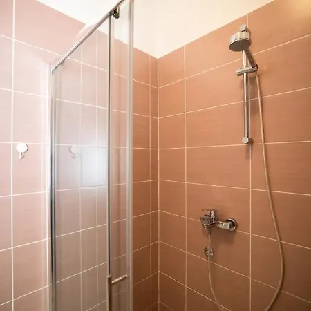 Gostinjska kuća Lighthouse 3*