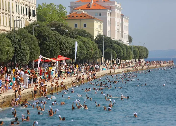 Lighthouse Πανσιόν 3*