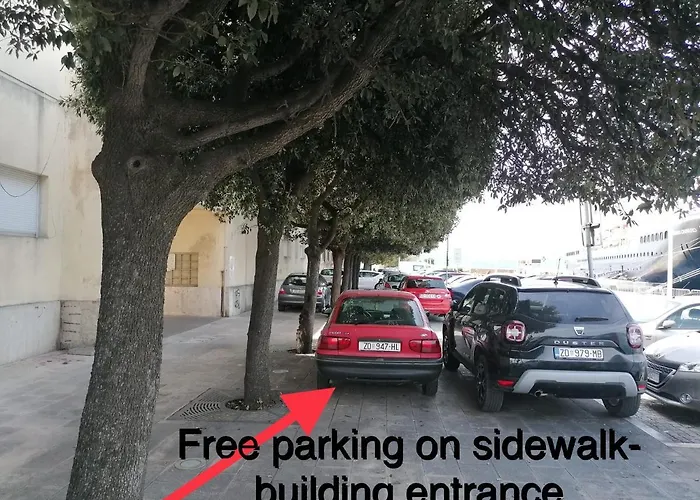 Lighthouse Πανσιόν 3*